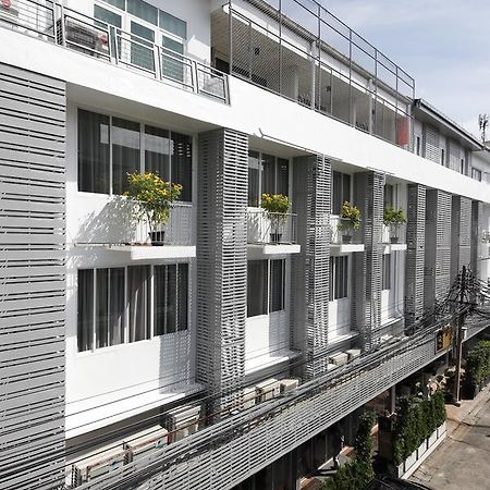 Ratchadamnoen Residence Bangkok Bagian luar foto