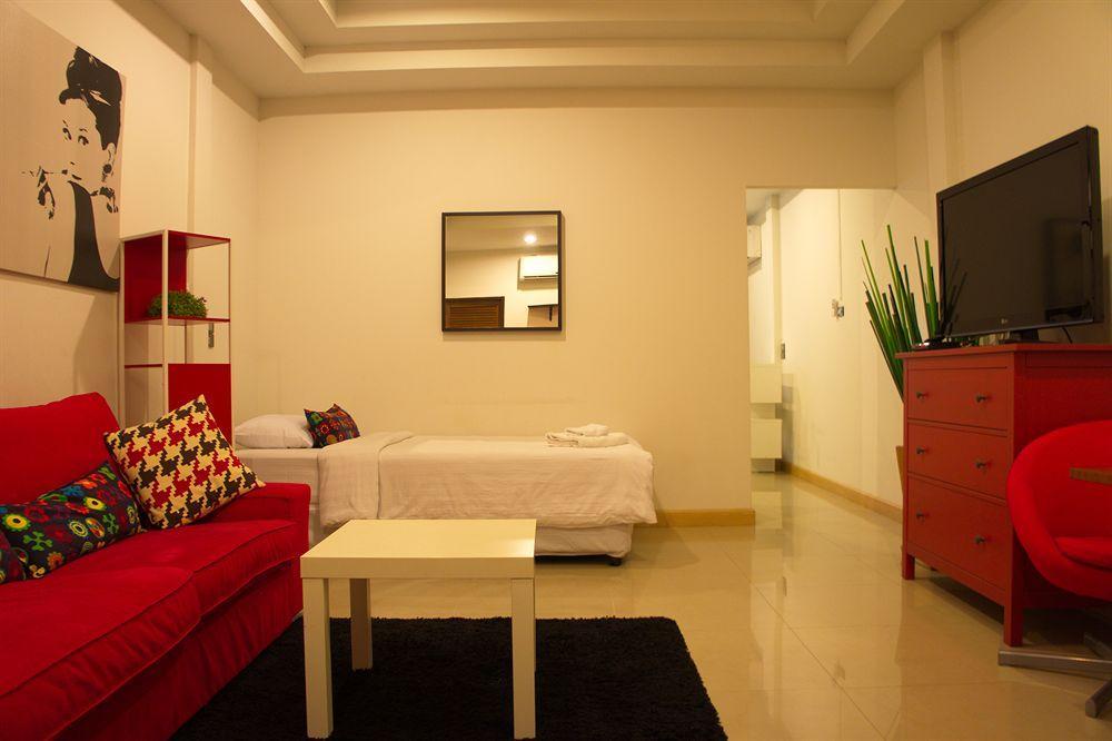 Ratchadamnoen Residence Bangkok Bagian luar foto