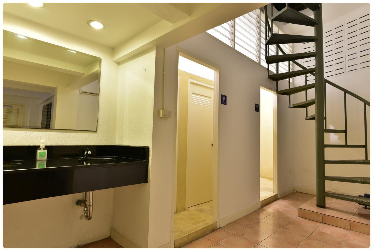 Ratchadamnoen Residence Bangkok Bagian luar foto