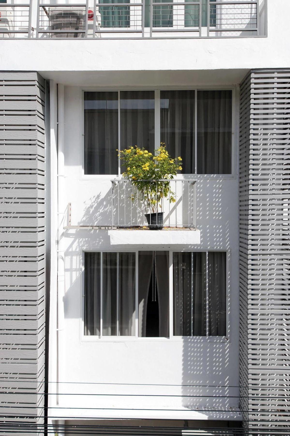 Ratchadamnoen Residence Bangkok Bagian luar foto